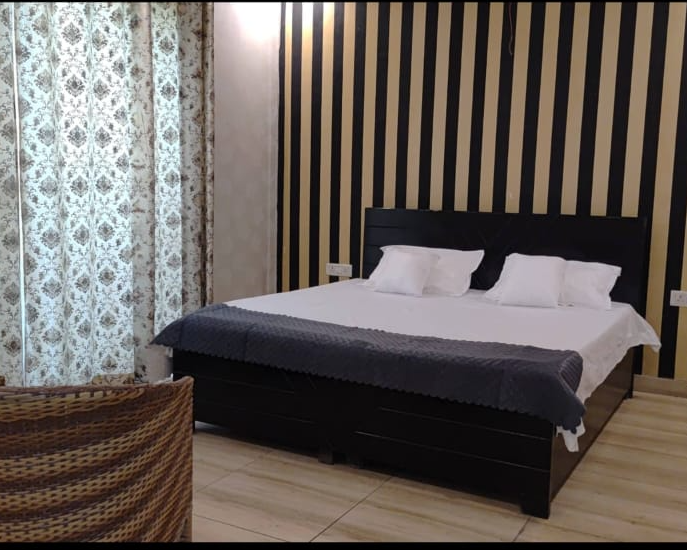 Zenora | Boutique FarmStay with Pool & Lawn